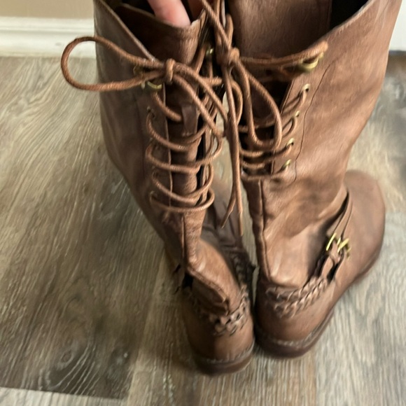 Cute fashion boots. Size 9 - Picture 1 of 5